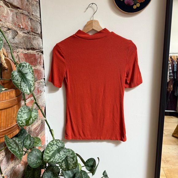 Ribbed Knit Mock-Neck Top | Small - Picture 3 of 4